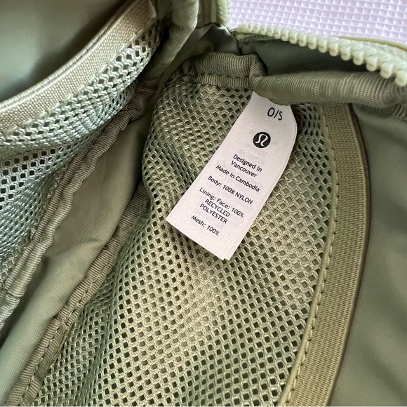 Lululemon Belt Bag 1L Edamame Green - Picture 7 of 12
